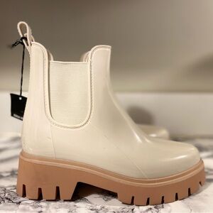 NWOB Dolce Vita Stormy Rain Boot Ivory Stella Sz 7